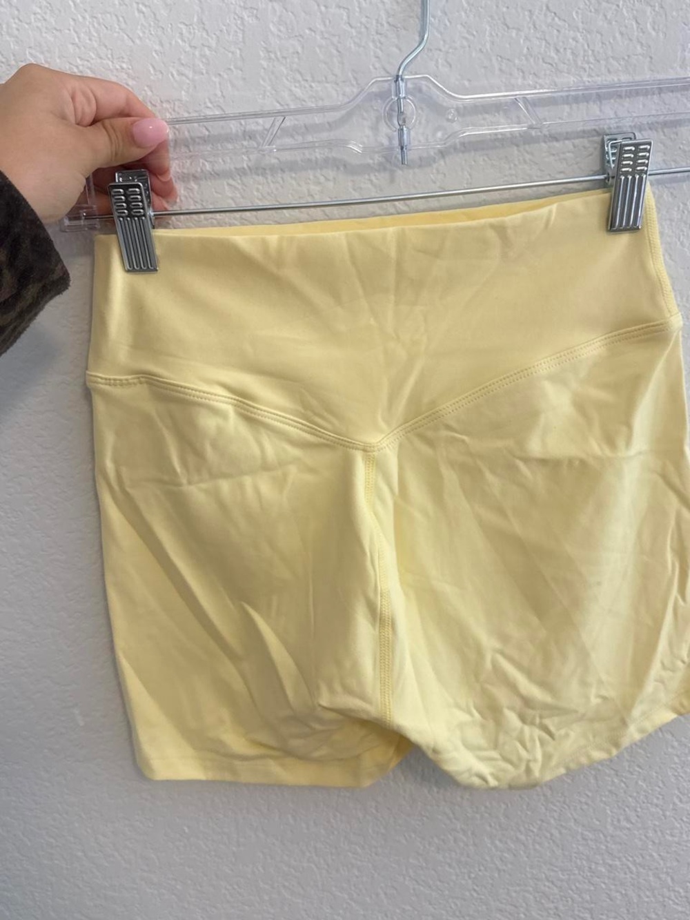 Women's Butter Yellow Workout Set - Picture 4 of 4